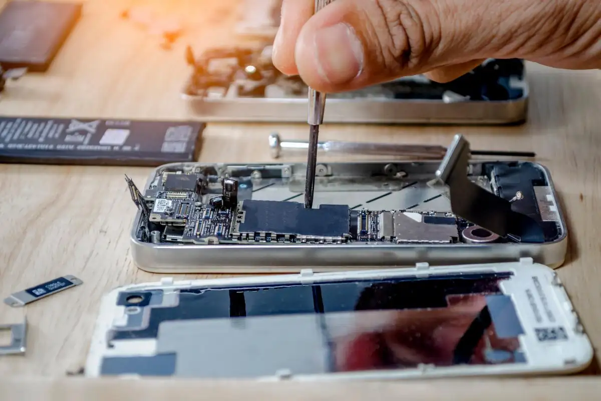 Leading the Way in Tech Repair Excellence
